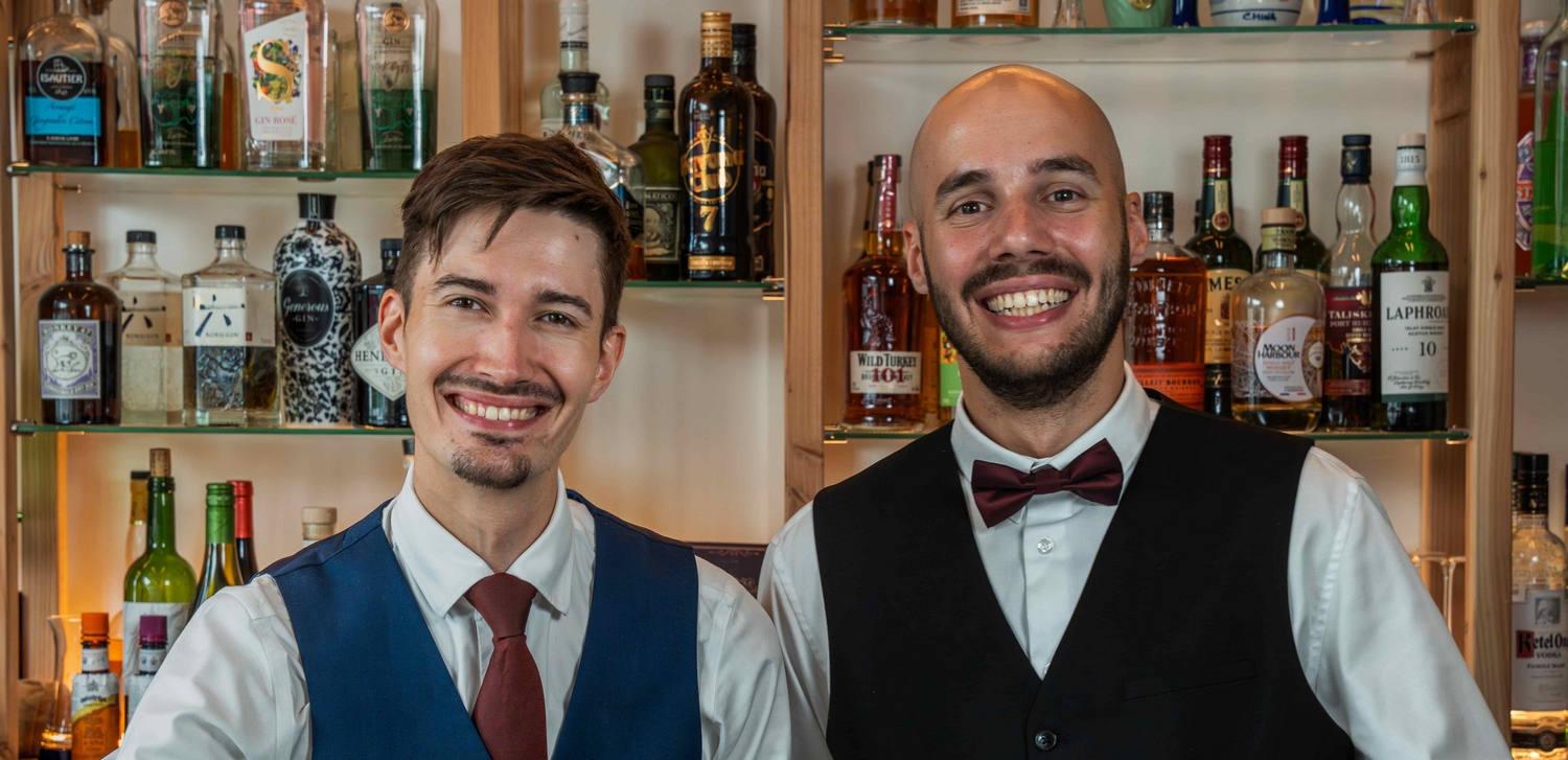 Photo d'équipe au bar